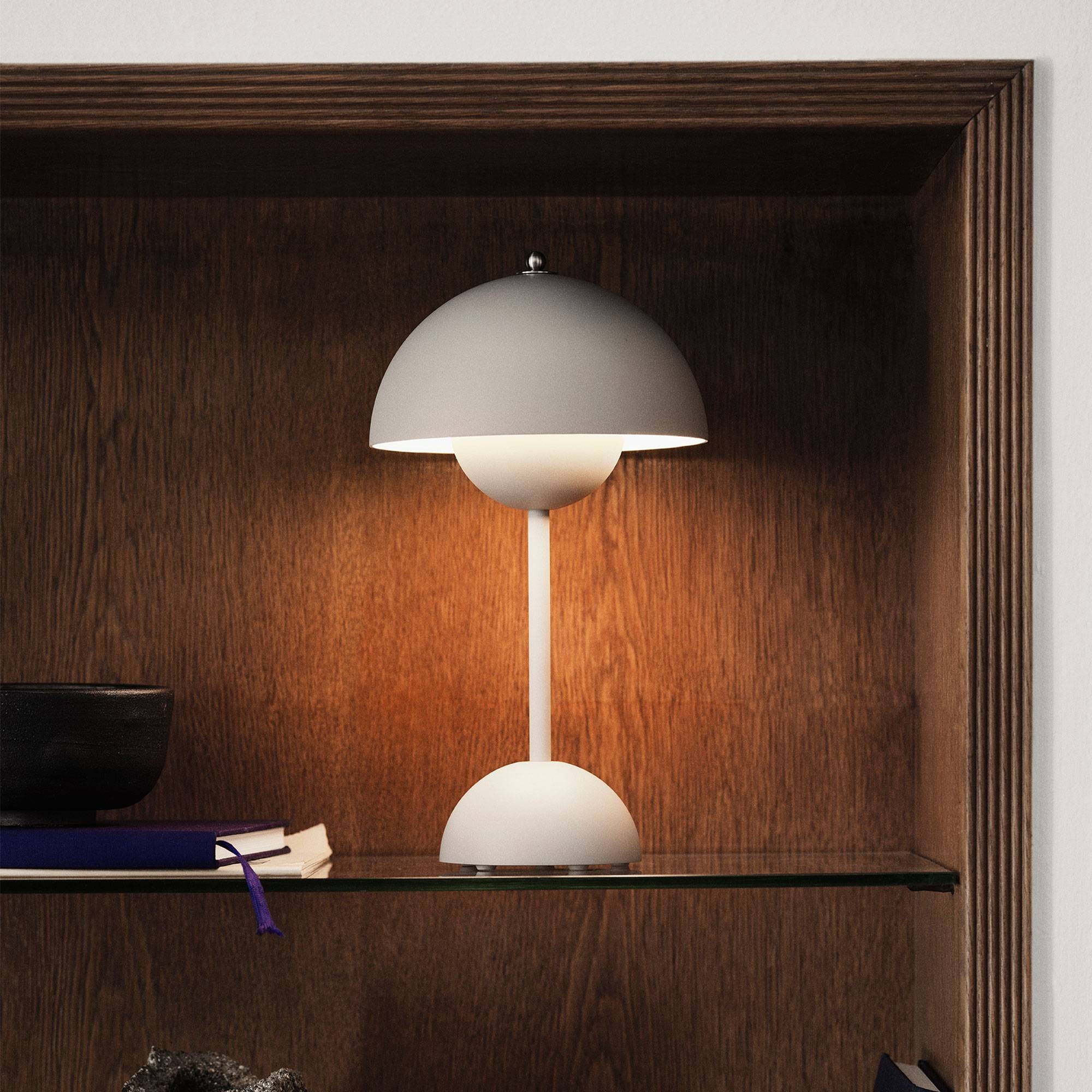 Flowerpot Portable VP9 Bordslampa (Grey Beige) - I lager - &Tradition