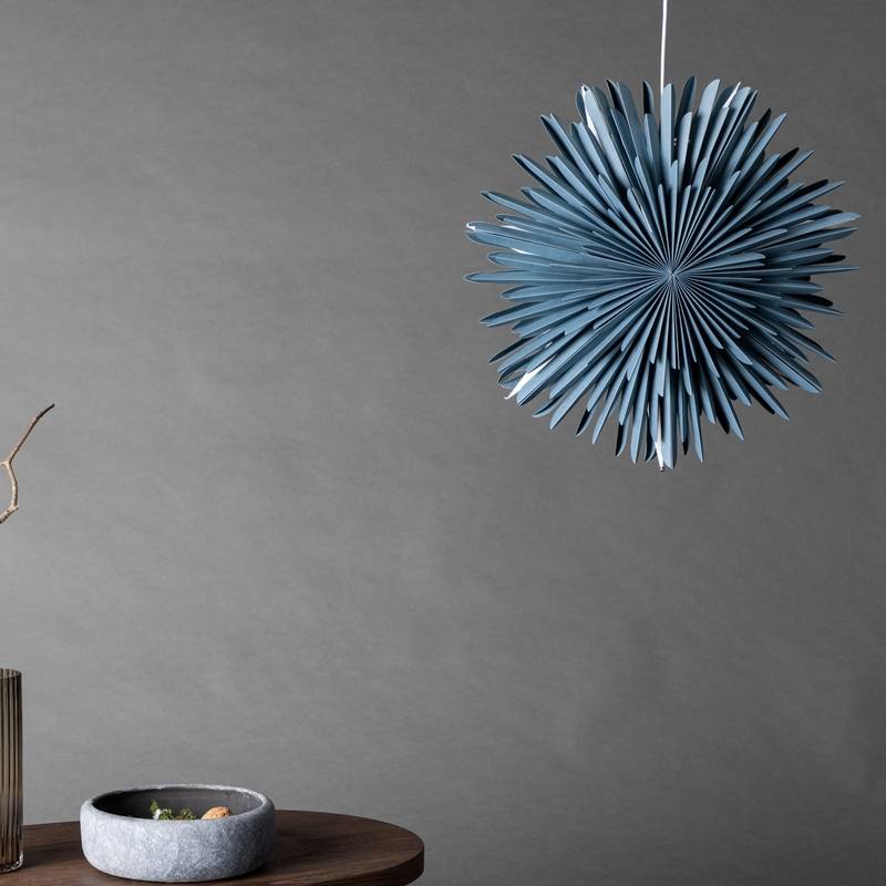 Topaz - Stjerneformet loftlampe i blåt papir, tre størrelser 46 cm.