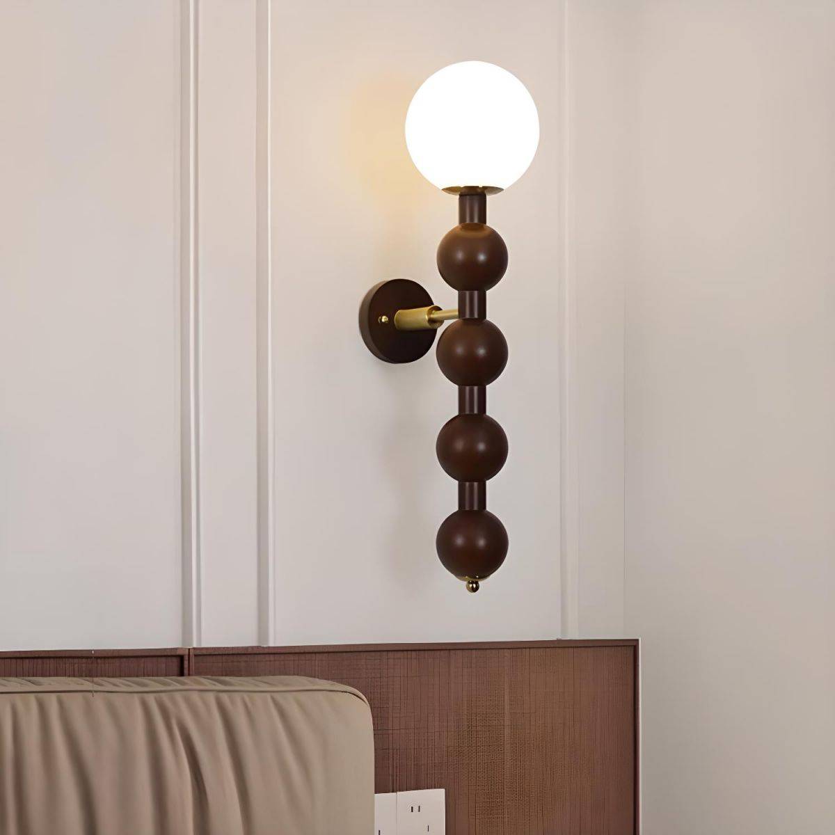 LumenSphere - Luxe Metallvägglampa med Bollar - Valnöt / D14*H58cm