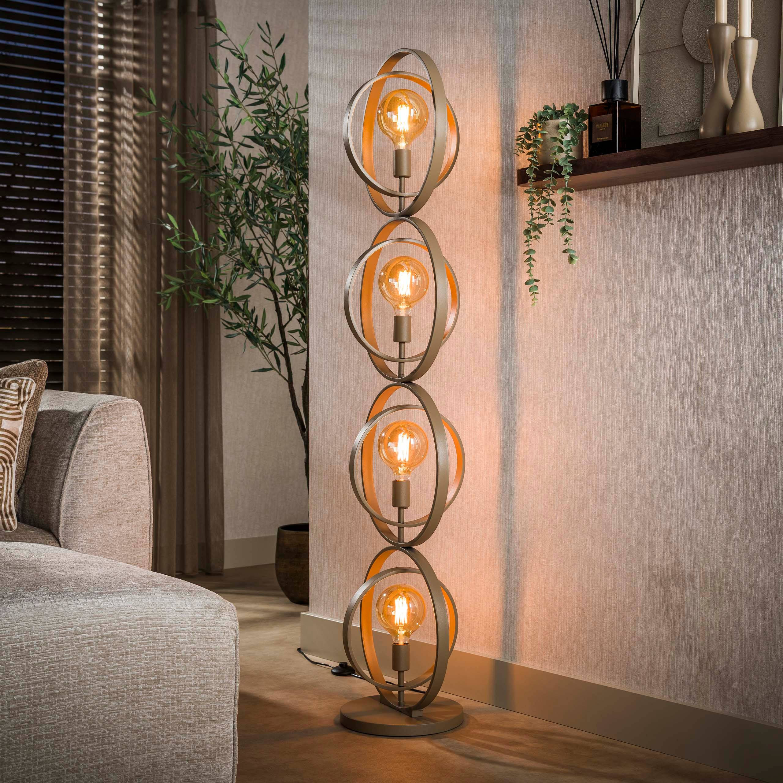 Frisky - Gulvlampe i beige metal, højde 180 cm. Levering med pære(r)