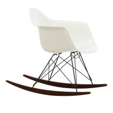 Vitra - Eames Plastic Armchair RAR - 04 White - Basic Dark Base - Dark Maple - Spisebordsstole - Charles & Ray Eames - Hvid - Metal/Træ/Plast