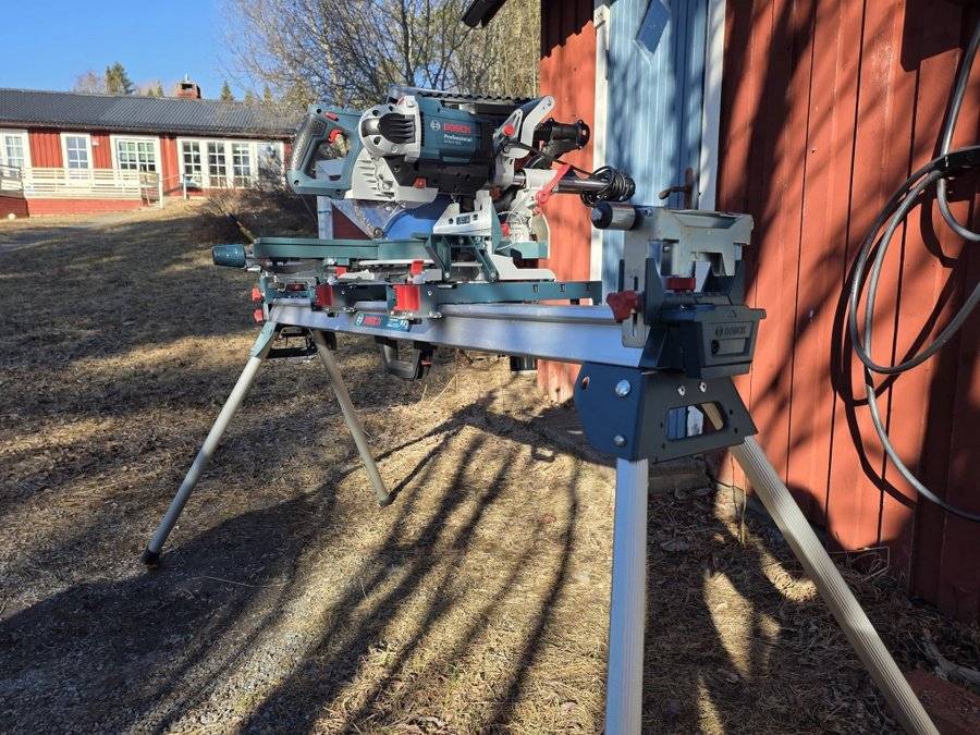 Bosch Professional GCM 8 SDE Kap- och geringssåg med Bosch GTA 3800 sågbänk