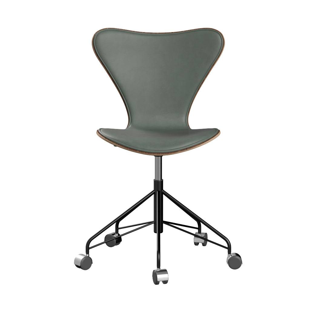Fritz Hansen - 3117 kontorstol, naturfiner og forsidepolstret i Grace læder Valnød - Concrete Grey læder - Sort stel - Jacobsen Plus