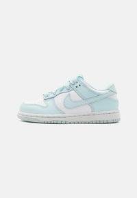 DUNK LOW UNISEX - Sneakers - white/glacier blue