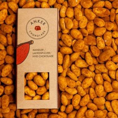 Mandler, lakridspulver og hvid chokolade (økologiske)
