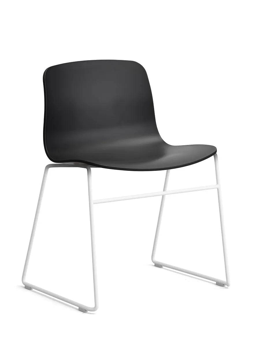 About a Chair AAC08 fra Hay Black / Hvid pulverlakeret stål - Jacobsen Plus