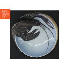 Keramikfad med hummermotiv fra Royal Copenhagen (str. Ø. 18 cm)