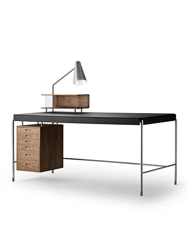 AJ52 Society Table fra Carl Hansen & Søn Valnød - Brunt læder - 160x70cm / Olie / Ekskl. lampemodul - Jacobsen Plus