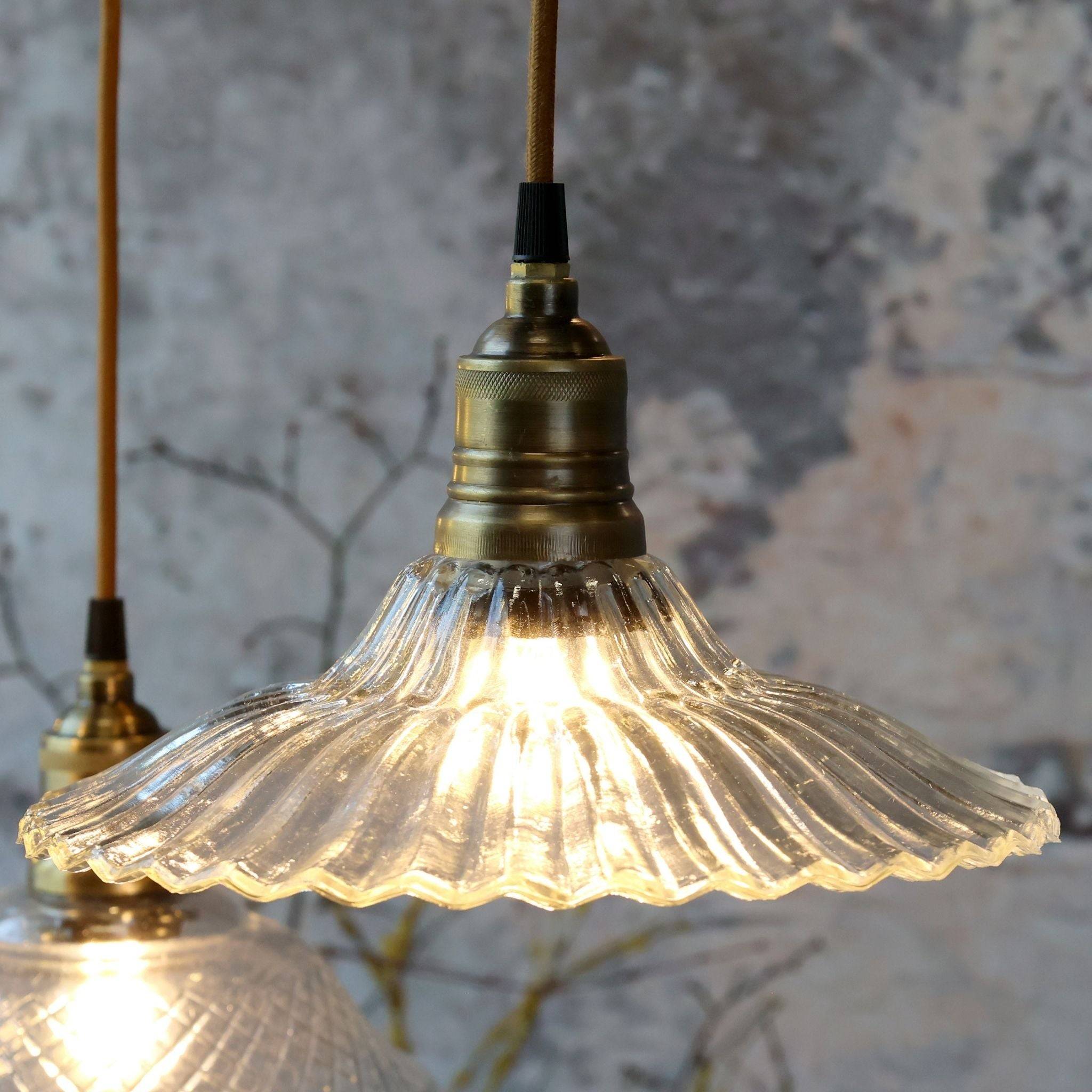 Glaslampe med messingtop - Chic Antique