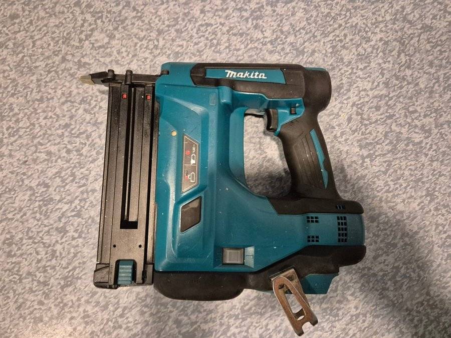 Makita Dyckertpistol DBN500Z