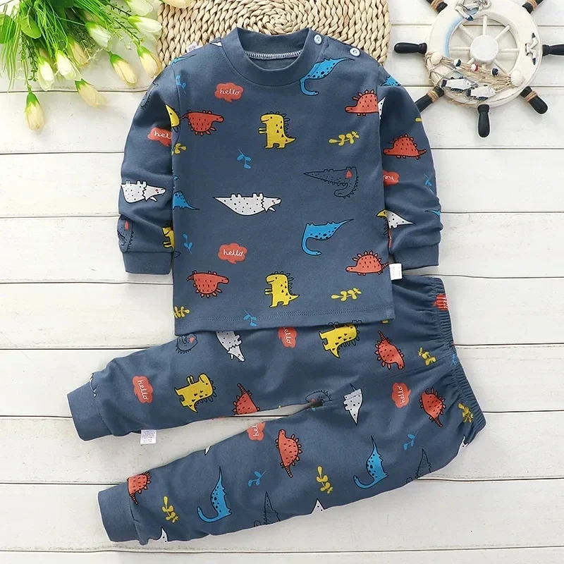 SleepBuddy – Mjukt och bekvämt – pyjamas för barn med långa ärmar Dino-äventyr / 100 (18–24 månader) | Pedagogiska Träleksaker