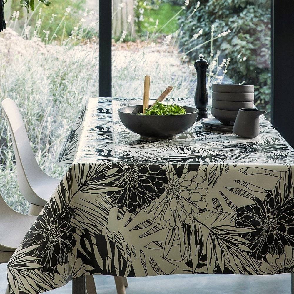 Lola voksdug, Lush Black & White