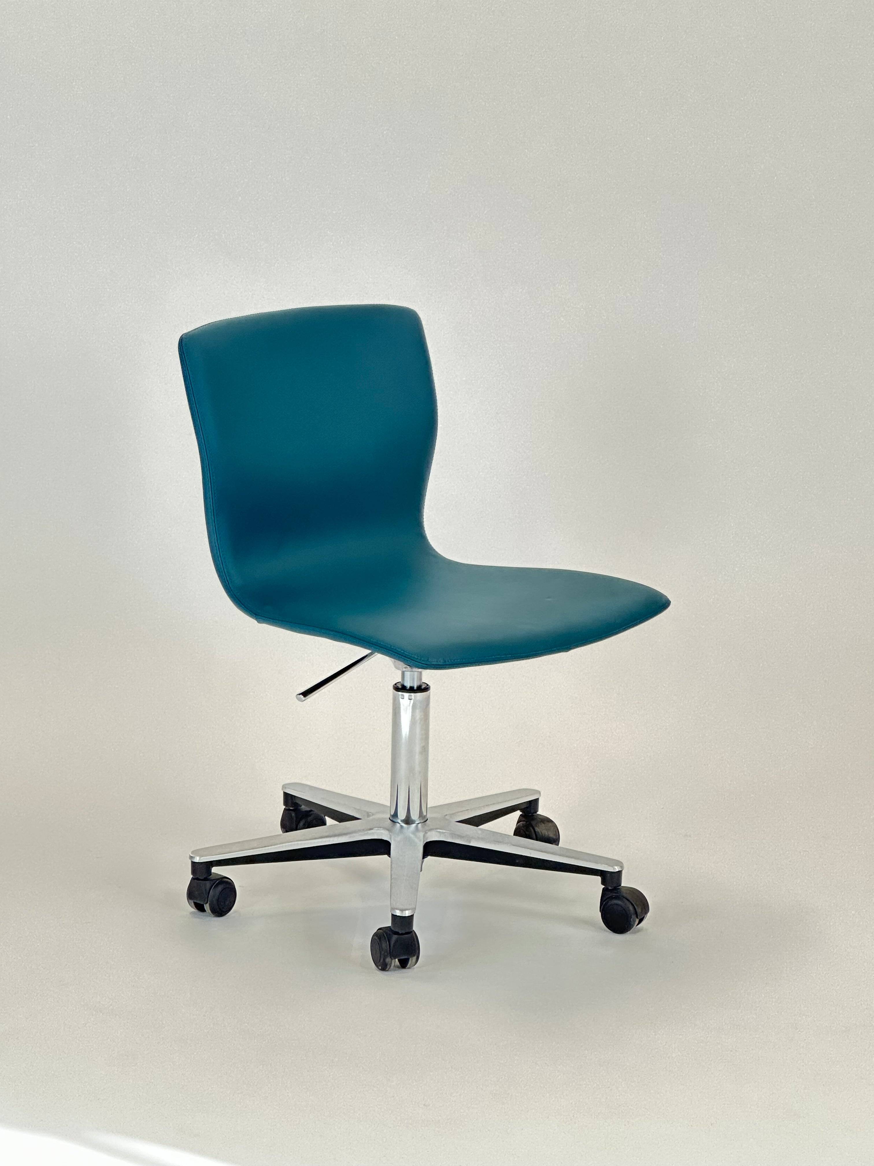 Magnus Olesen Butterfly Swivel Stol – Petrol med Krom Stel