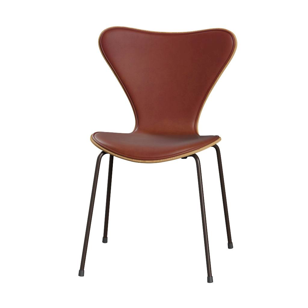 Fritz Hansen - 3107 stol, naturfiner og forsidepolstret i Grace læder Eg - Kastanjebrun læder - Brown Bronze stel - Jacobsen Plus