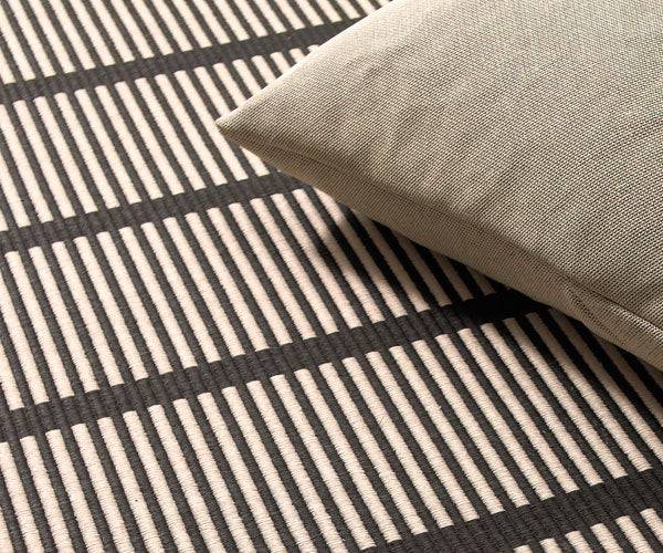 Woodnotes Cutstripe Tæppe - 80x300cm - Black Antique