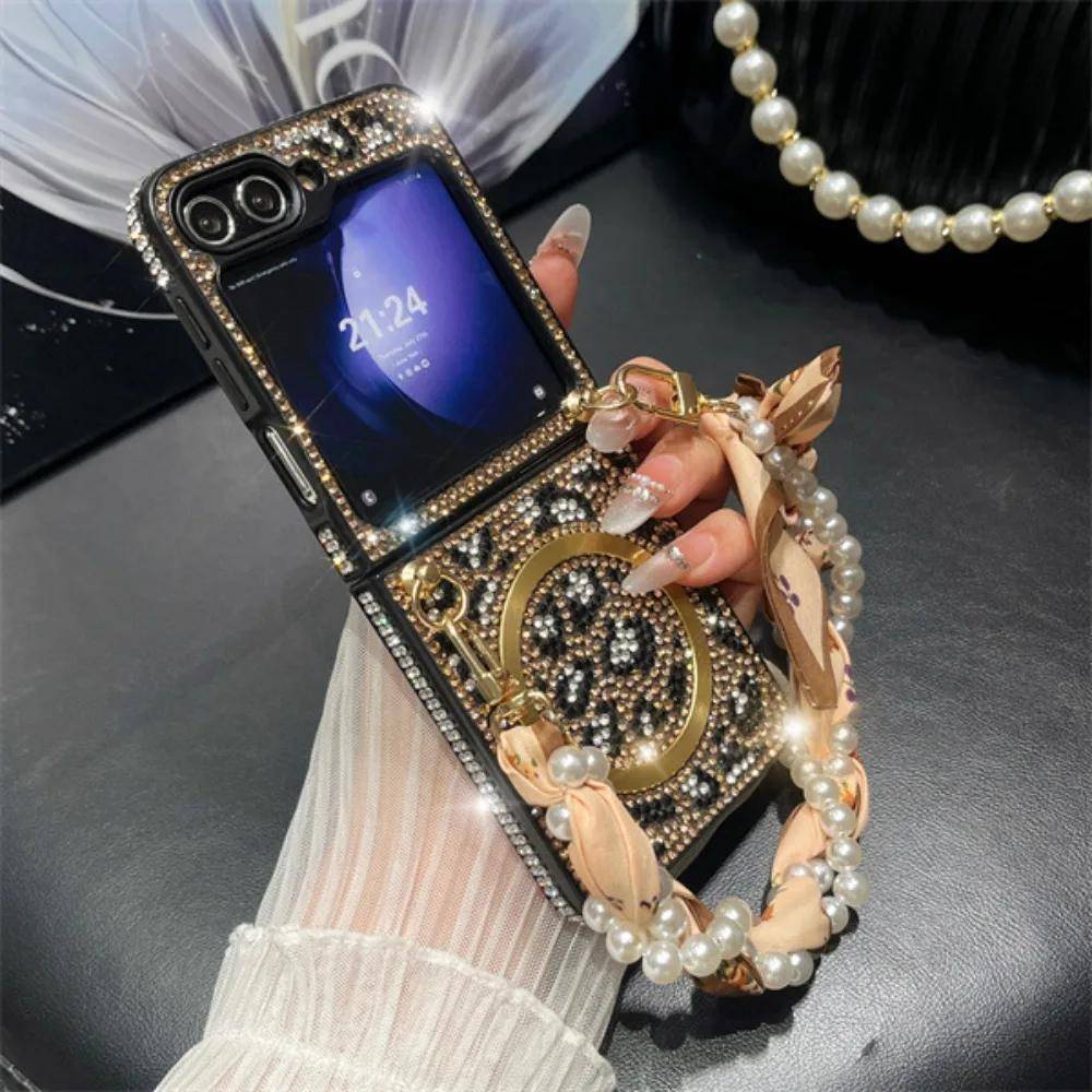 Handkedja Armband Pärlsidehalsduk Bling Glitter Leopardmönster Magnetiskt Fodral för Telefon för Samsung Galaxy Z Flip 7 6 5 4 3 5G
