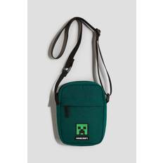 Dreng - Mørkegrøn/Minecraft Crossbody-taske med applikationer - H&M