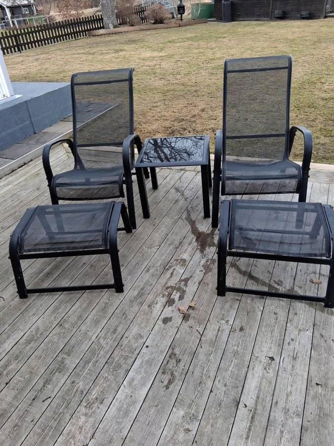 Utemöbler i metall och textil