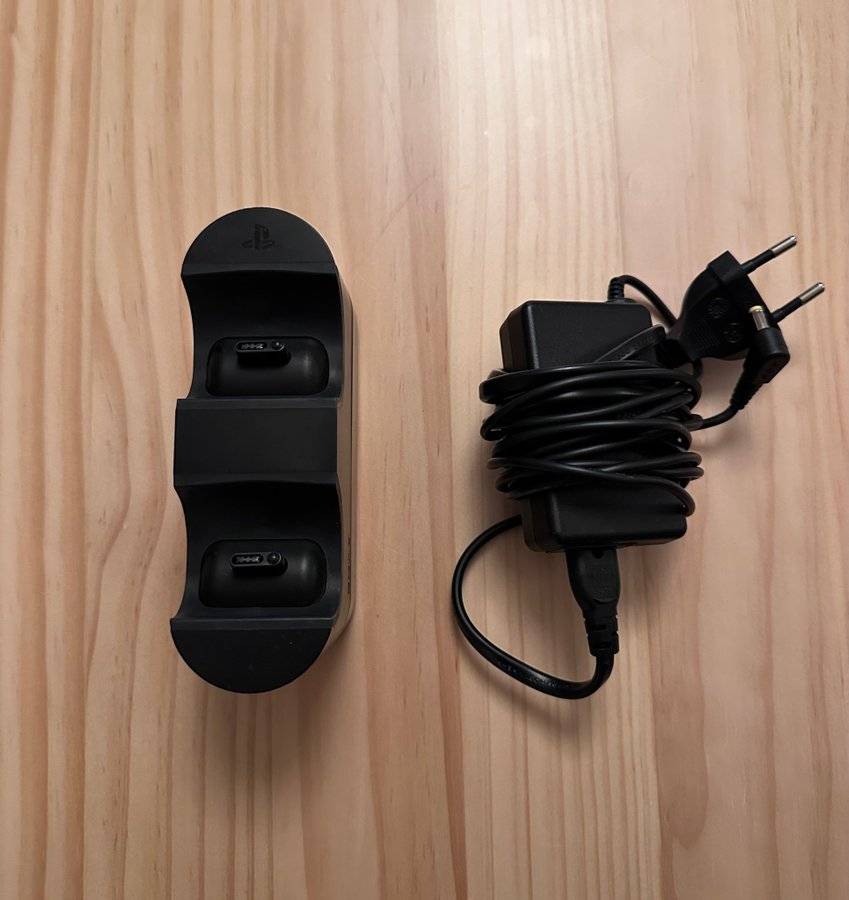 SONY DUALSHOCK 4 CHARGING STATION - LADDSTATION FÖR PS4-KONTROLLER