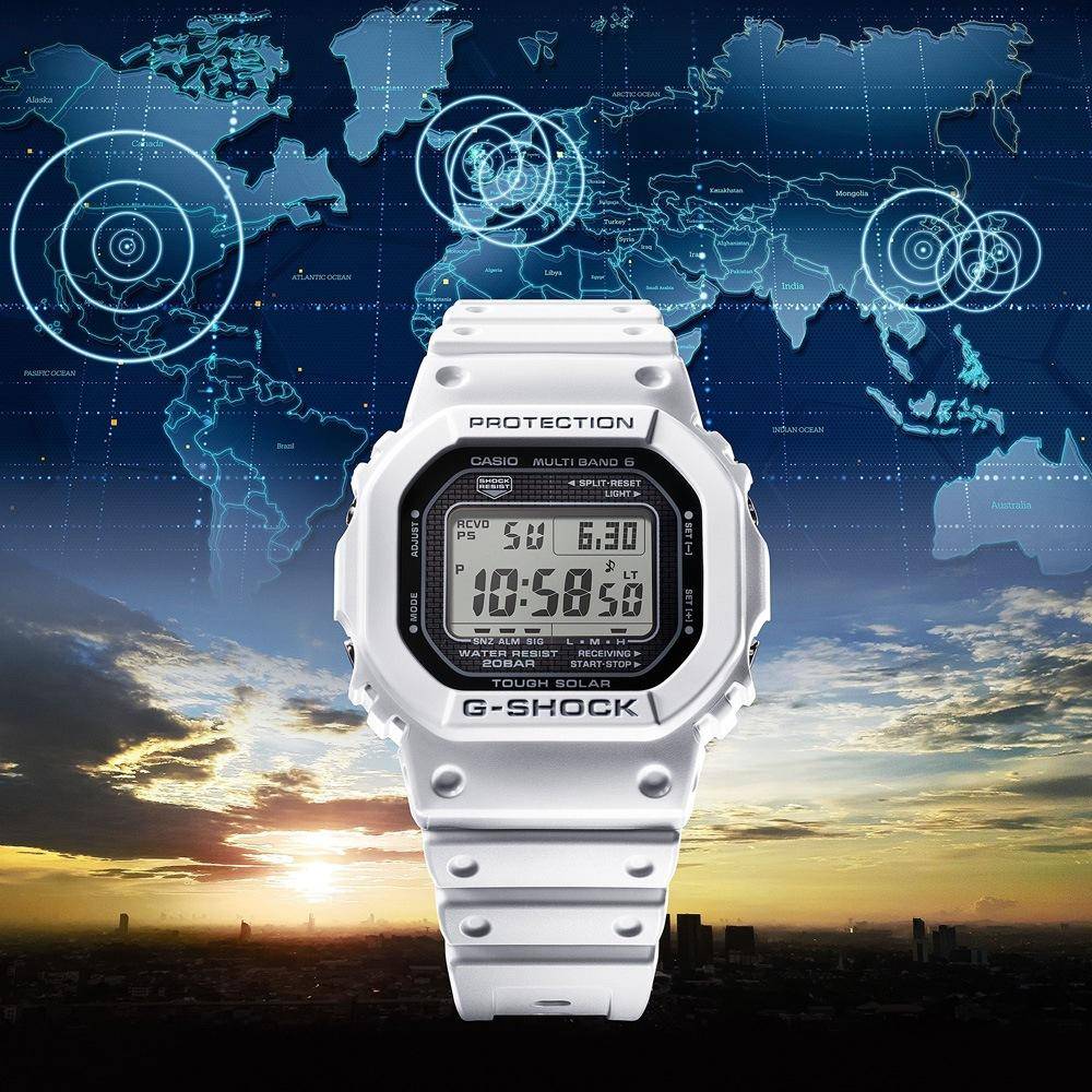 CASIO G-SHOCK GW-5000HS-7 Solcellsdriven Radiostyrd Klocka, Tillverkad i Japan Skruvbakboett, Heritage Series Ljusgrå & Off-White Herr Premium Armband
