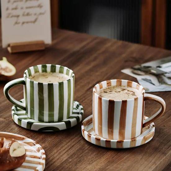 Vintage Keramisk Kaffekopp & Fat Set Med Handtag Mikrovågsugn Diskmaskinssäker Espressokoppar Gåva för Bröllop Jubileer Möhippa svart