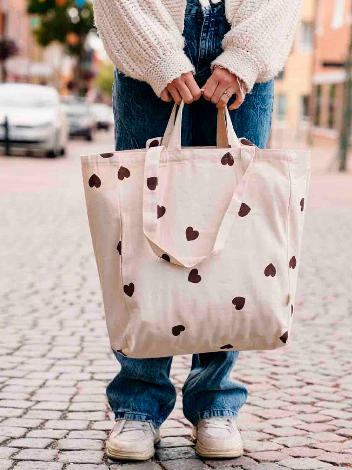 Canvas "Totebag" (40 x 37 cm) - Brune hjerter - OMOM.