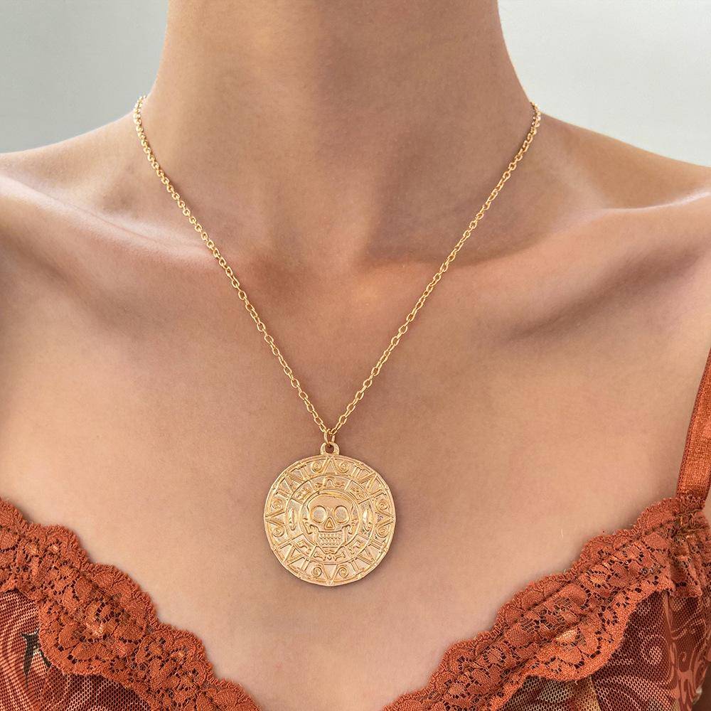 Pirates of the Caribbean Halsband Guldmyntskedja Herrhalsband med Döskallehänge beige