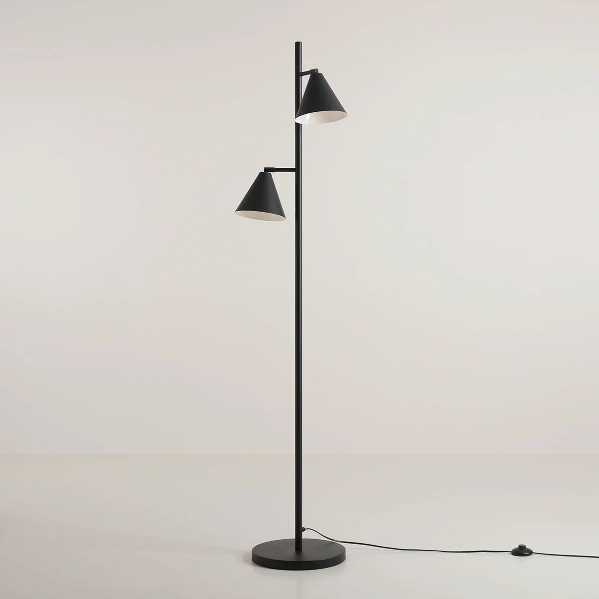 Frigg- Gulvlampe med to skærme i sort metal