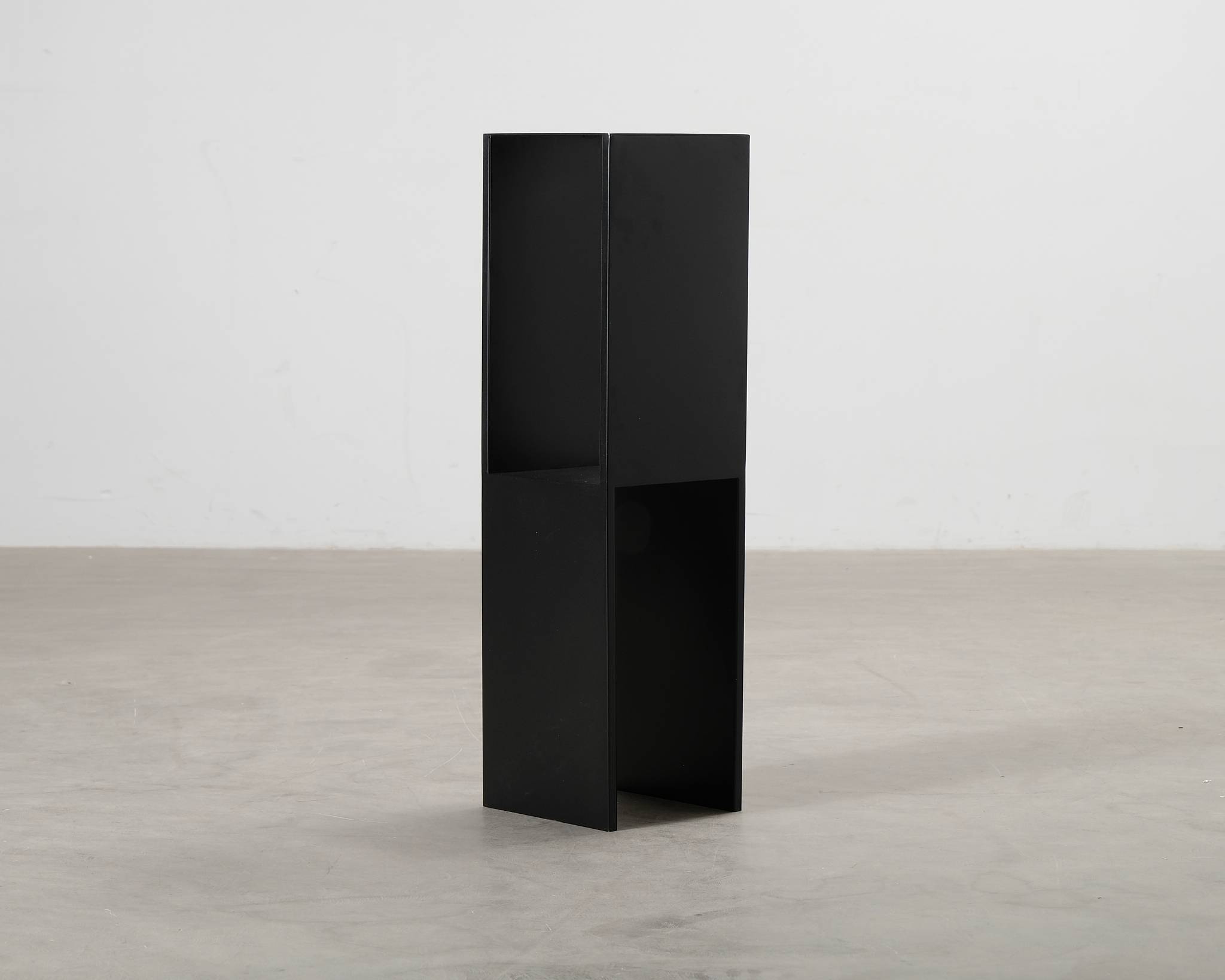 Kristina Dam Studio Pedestal sidobord svart