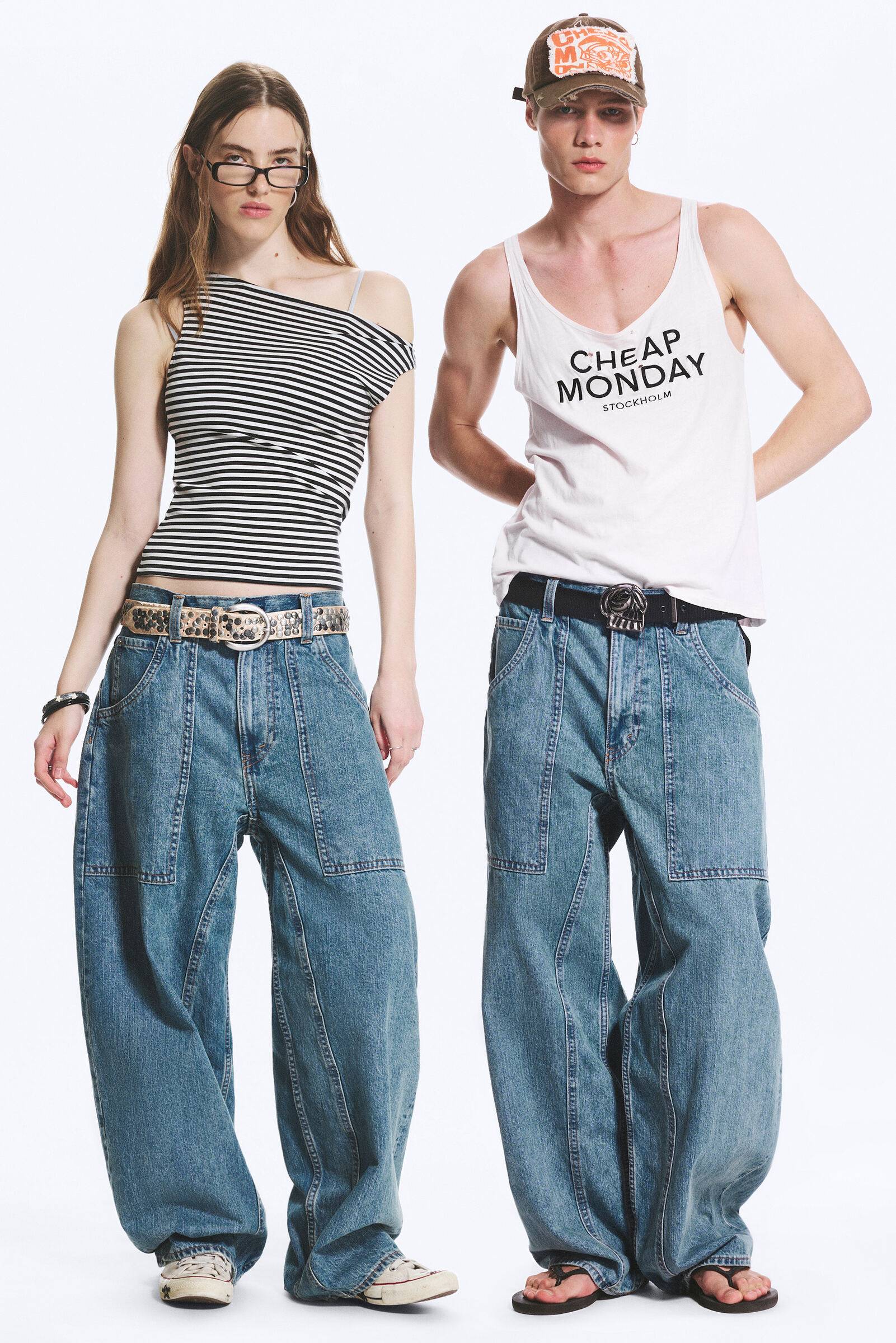 Dunno Unisex Low Rise Loose Barrel Jeans