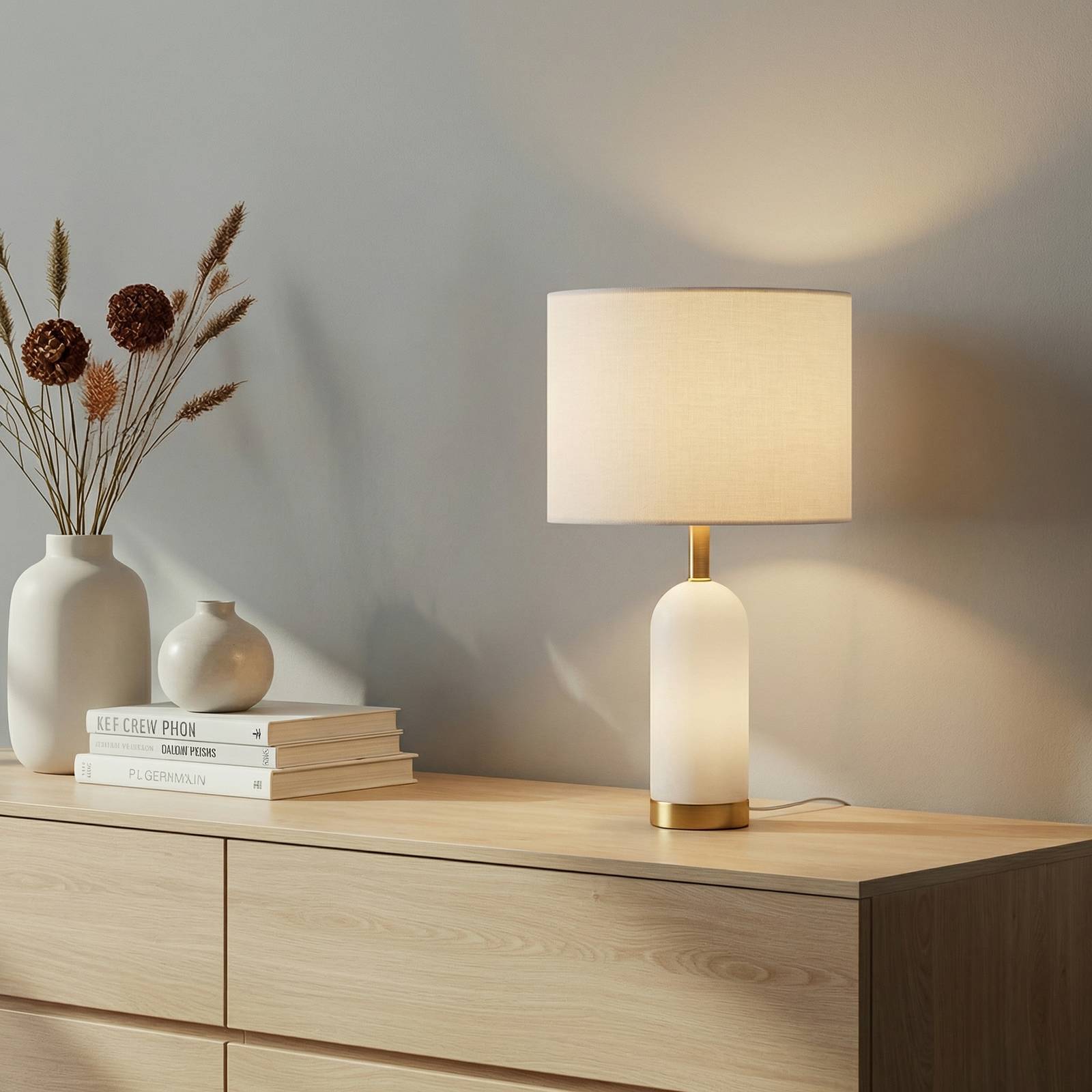 Bordslampa Alabaster Lindby, Vitt / opal, Vardagsrum / matsal, Textil / tyger / siden, Skandinavisk, Bordslampa