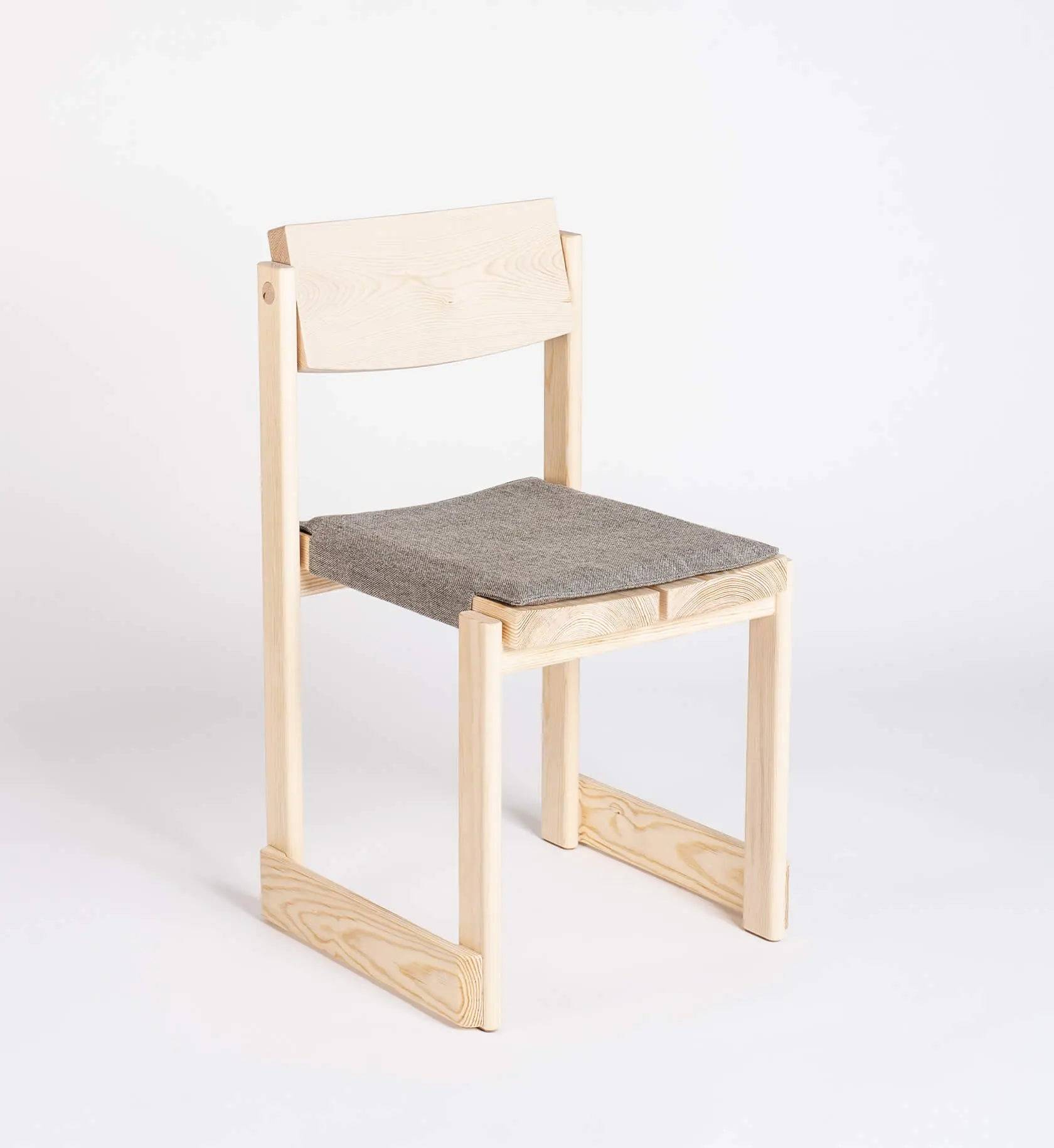 Verk Stol V.AP.01 – The Design Office SIMMER - Ubehandlet / Sæde med hynde i needleloom-filt af 100 % svensk uld