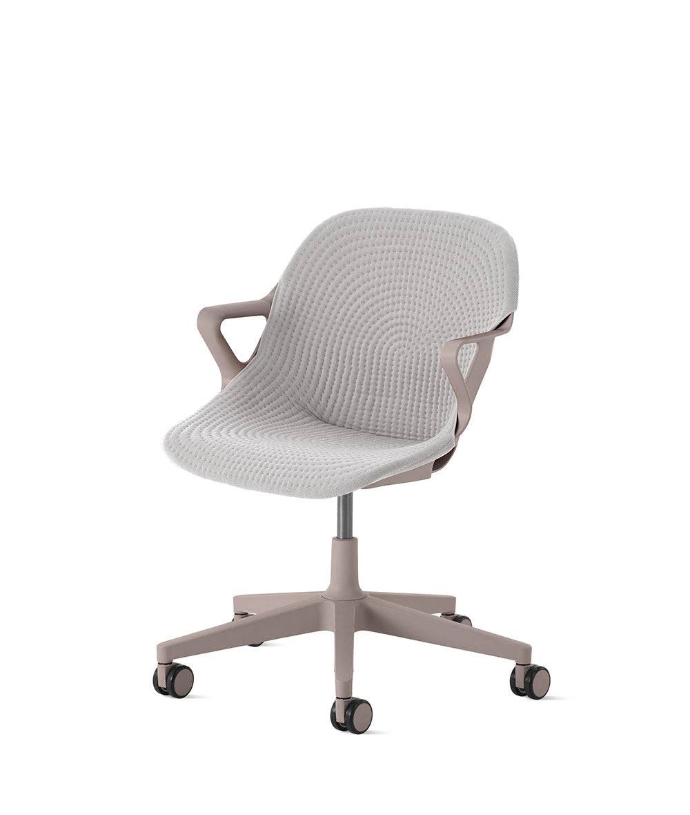 Zeph-stoel vaste armleuningenCocoa in Unibody/Alpine by Herman Miller