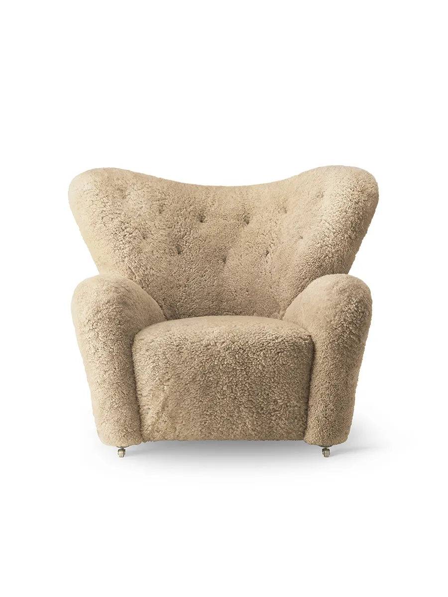 Den Trætte Mand Lænestol fra Audo Copenhagen Dark Stained Oak - Sheepskin Honey - Jacobsen Plus