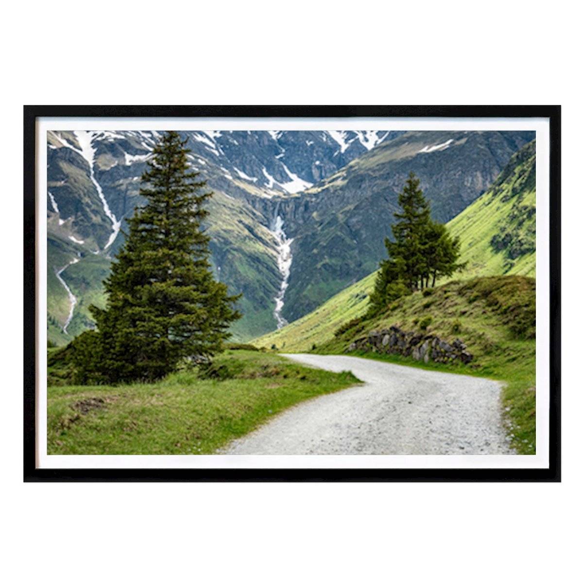 Hobby Poster: Alpina lugn: Bergsstig genom snötäckta toppar och barrgröna tallar av Bengt Hallmans