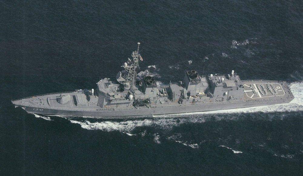 Aoshima Bunka Kyozai Waterline Tomodachi Operation Japan Maritime Force Escort Ship Takanami 1/700 & Self-Defense