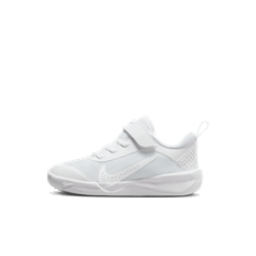 Nike Omni Multi-Court-sko til mindre børn - hvid - 33
