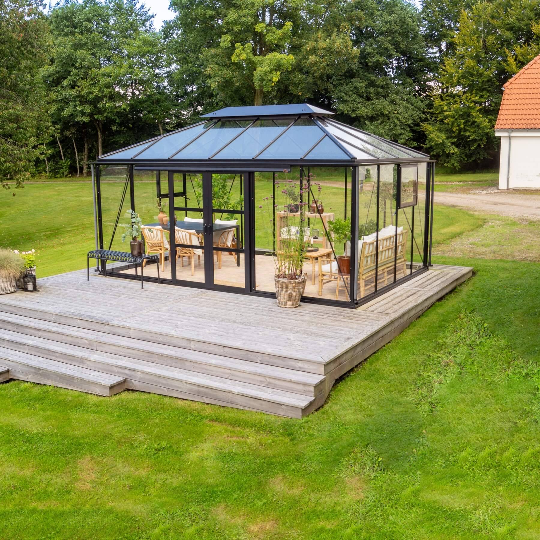 Drivhus Royale Cube 14.5 m² - Ral 9005 sort / Sider: 4mm hærdet glas. tag: 10mm poly / Dobbelt hængslet stalddøre