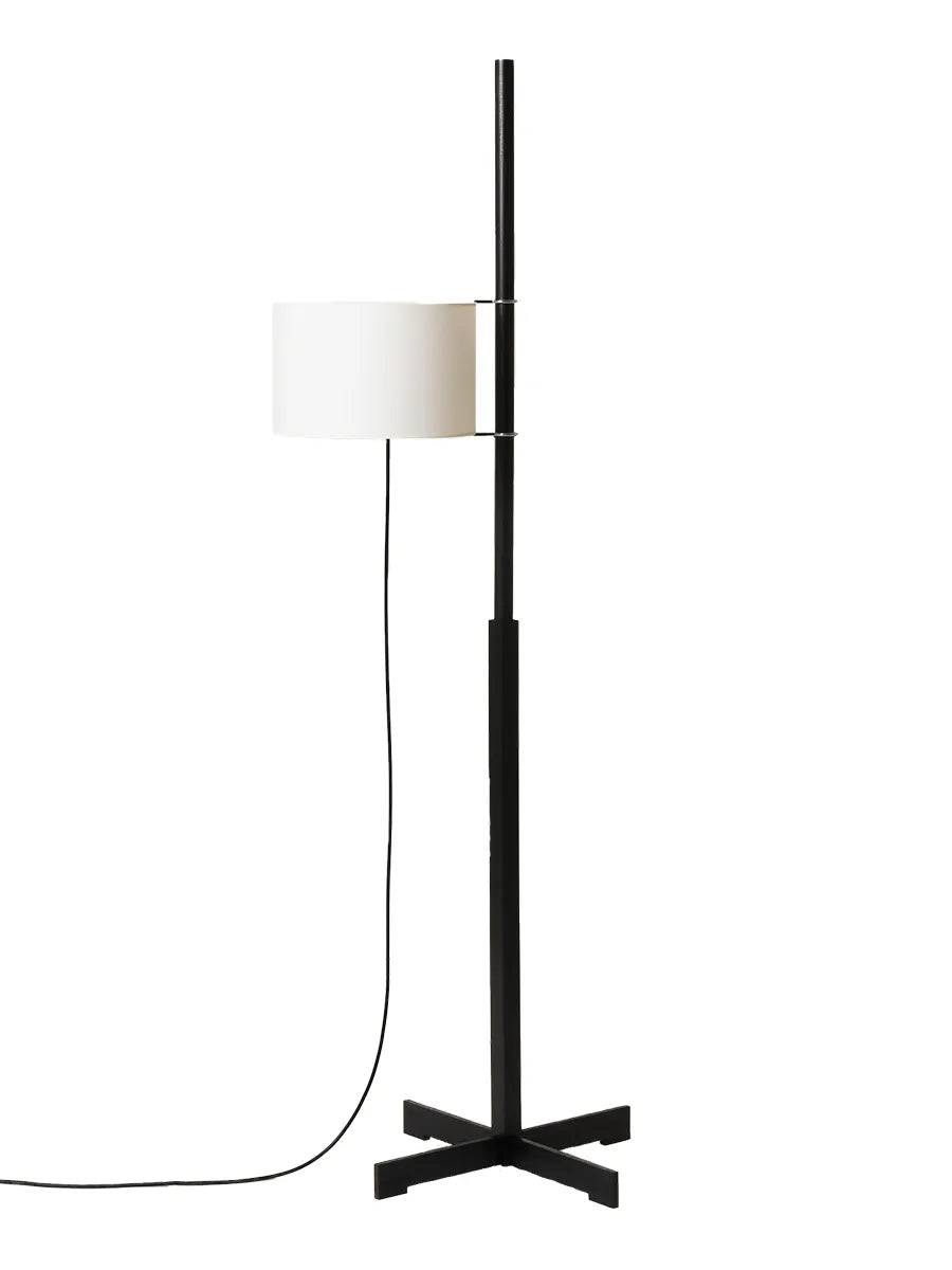 TMM Gulvlampe, sort eg fra Santa and Cole Hvid - Jacobsen Plus