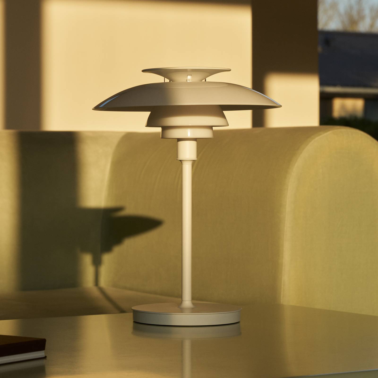 Louis Poulsen LED-bordslampa PH 80, opalvit, IP44 dimbar, Vitt / opal, Vardagsrum / matsal, Aluminium / grå / zink, Skandinavisk