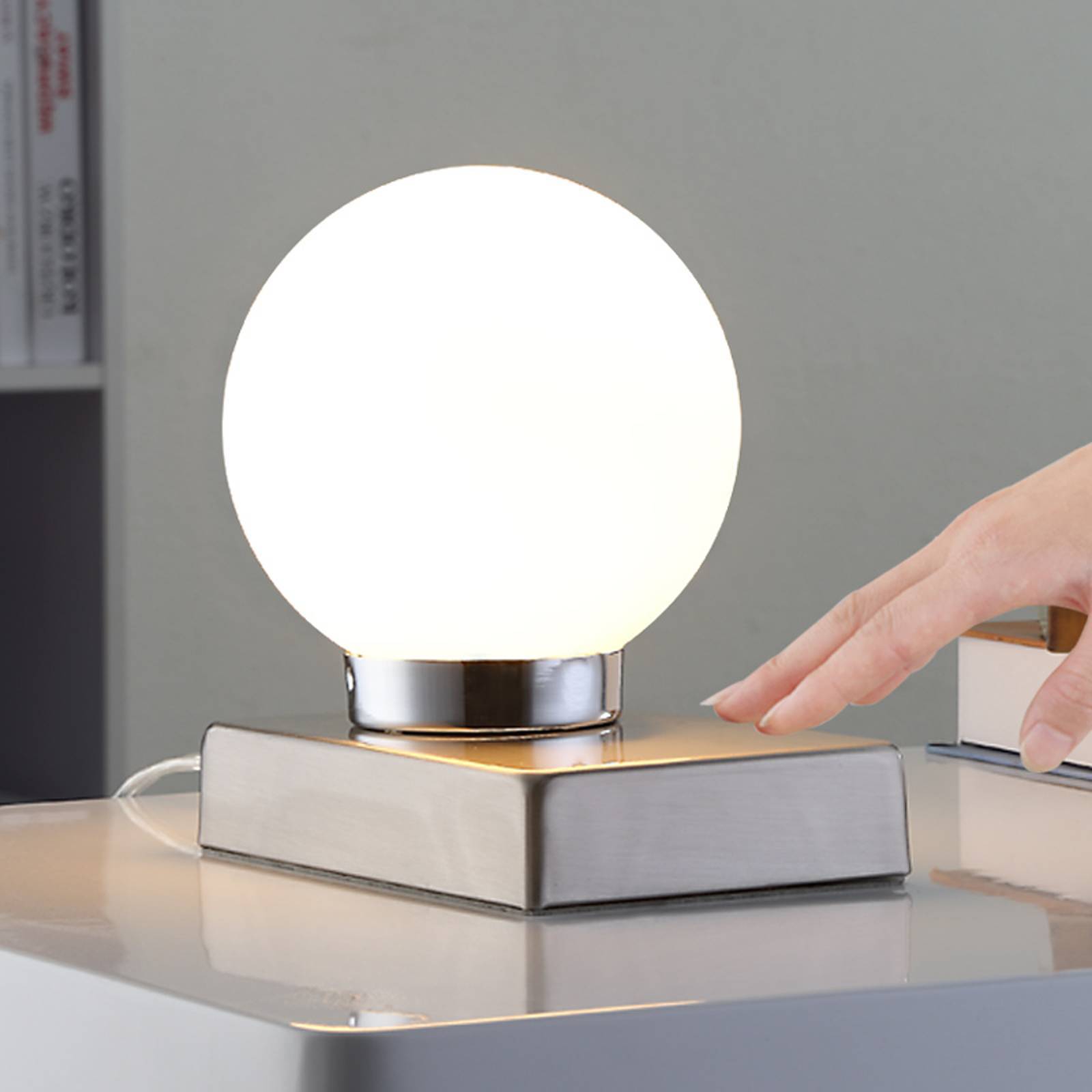 Bordslampa Naomi Lindby, Vitt / opal, Sovrum, Glas, Modern, Bordslampa