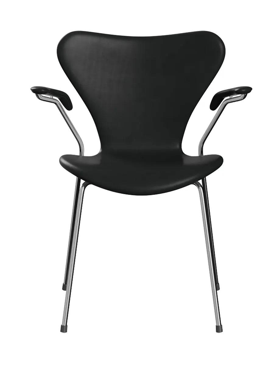 3207 Serie 7 Armstol af Arne Jacobsen Fuldpolstret / Grace læder / Sort - Jacobsen Plus