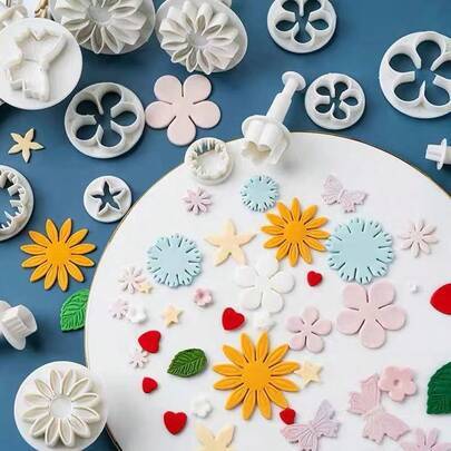 Fondant-tårtform DIY-verktyg, pressform i plast med prägling av prästkrus och fjäril, baktillbehör, komplett set med 33 delar, liten prästkrus-präglin