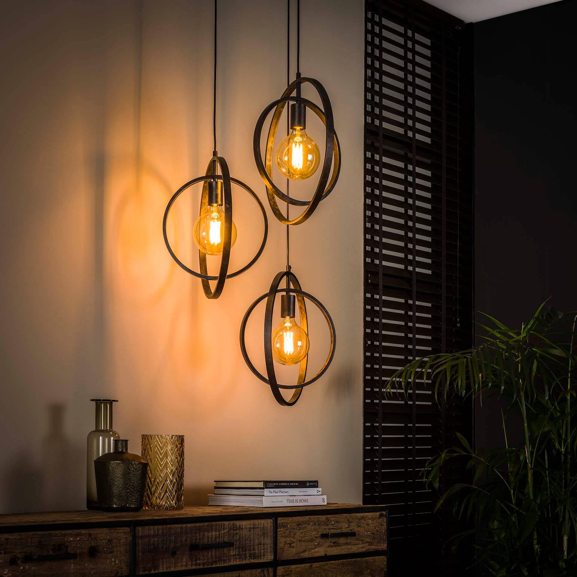 Frisky - Loftlampe i sort patineret metal Levering med pære(r)