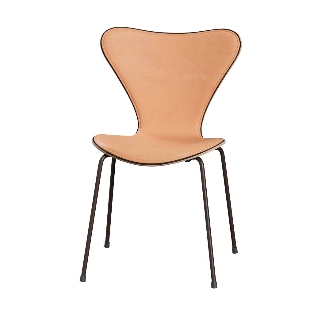 Fritz Hansen - 3107 stol, naturfiner og forsidepolstret i Natur læder Mørkbejdset eg - Brown Bronze stel - Jacobsen Plus
