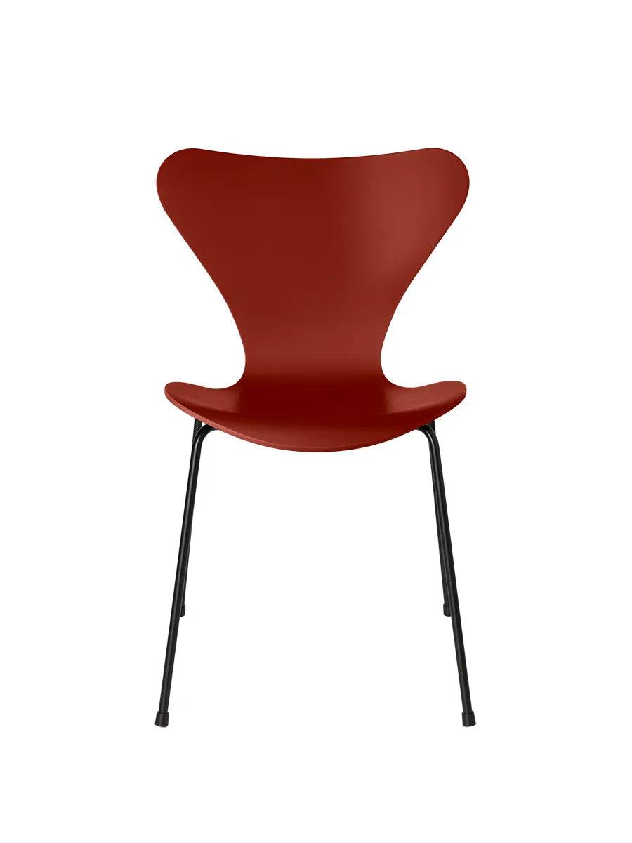 3107 Serie 7 stol lakeret af Arne Jacobsen Venetian Red / Sort - Jacobsen Plus
