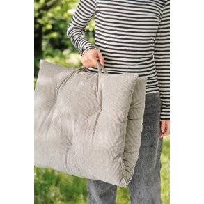 Madrashynde Charlie <br><br> mørkeblå tynde striber <br><br> 50 x 100 <br><br>
