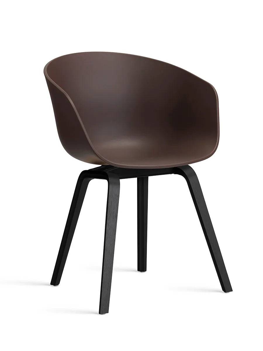 About a Chair AAC22 fra Hay Raisin / Sortbejdset eg - Jacobsen Plus