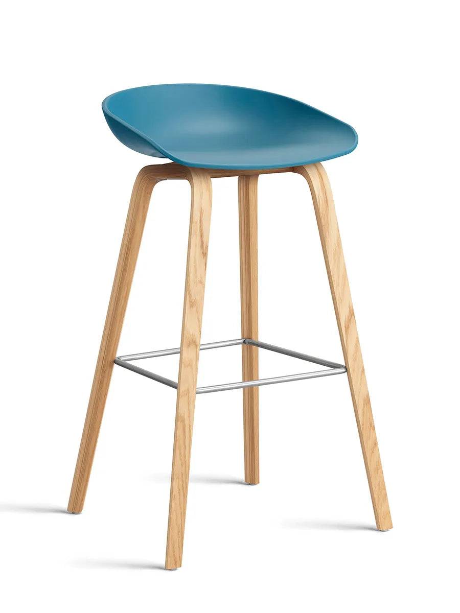 About a Stool AAS32 fra Hay Høj - B 50 x D 46 x H 74-85 cm / Azure Blue / Lakeret eg - Jacobsen Plus