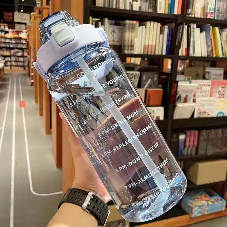 2000ml Stor kapacitet Plast Halm Vattenkopp Sport Vattenflaska Högt värde Utomhus Camping Dricksverktyg 2.0L